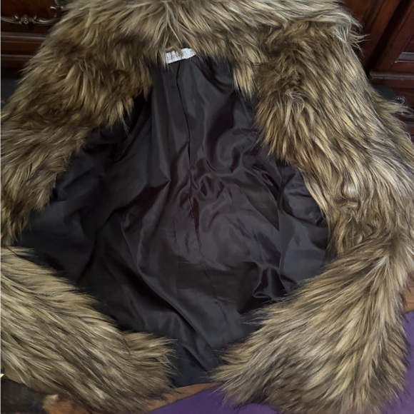 Beautiful jacket - Picture 2 of 3